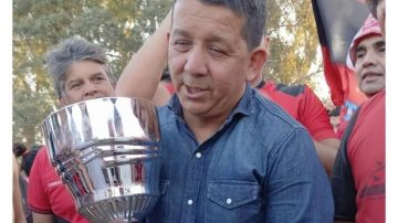 Una despedida cargada de emoción: Jorge Valoy deja Comercio