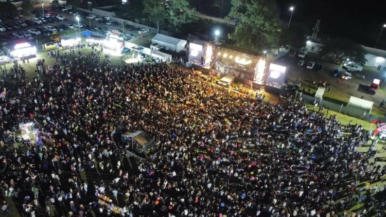 El gran cierre del Festival Nacional del Artesano con una cartelera de lujo miralo en vivo