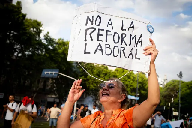 Reforma Laboral: el Gobierno eliminaría el artículo sobre el recorte en las licencias médicas