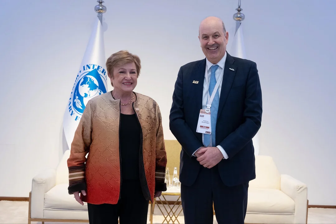 Mientras el FMI audita en Buenos Aires, Sturzenegger se reunió con Georgieva en Arabia Saudita