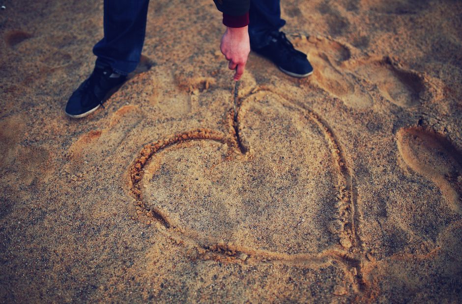 El amor en tiempos de “likes”: por qué el primer romance debe ser con uno mismo