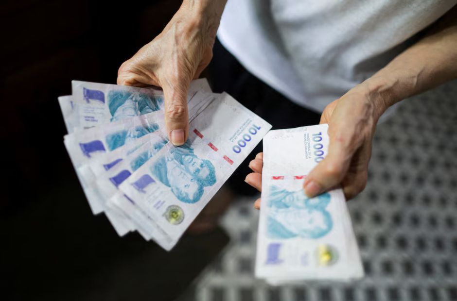 Alerta económica: las familias ya destinan el 34% de sus ingresos al pago de deudas no bancarias