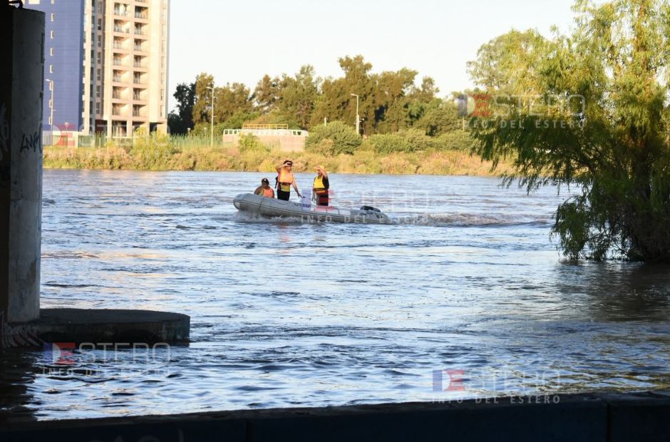 Primicia: buscan intensamente a una persona que se arrojó desde el puente de la autopista