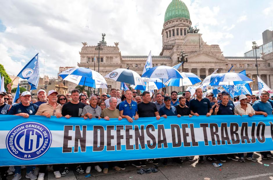 Máxima tensión: la CGT adelanta su reunión y define un paro general contra la reforma laboral de Milei