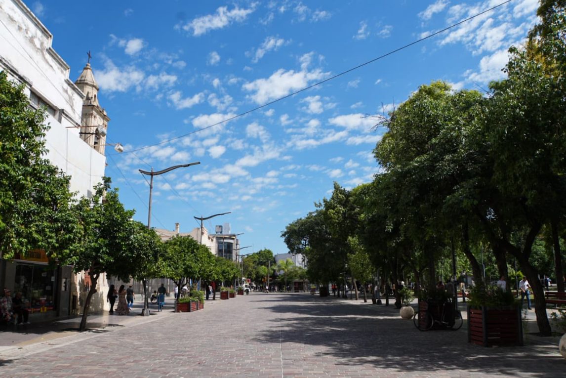 Martes con máxima de 35°C y ráfagas intensas hacia la noche