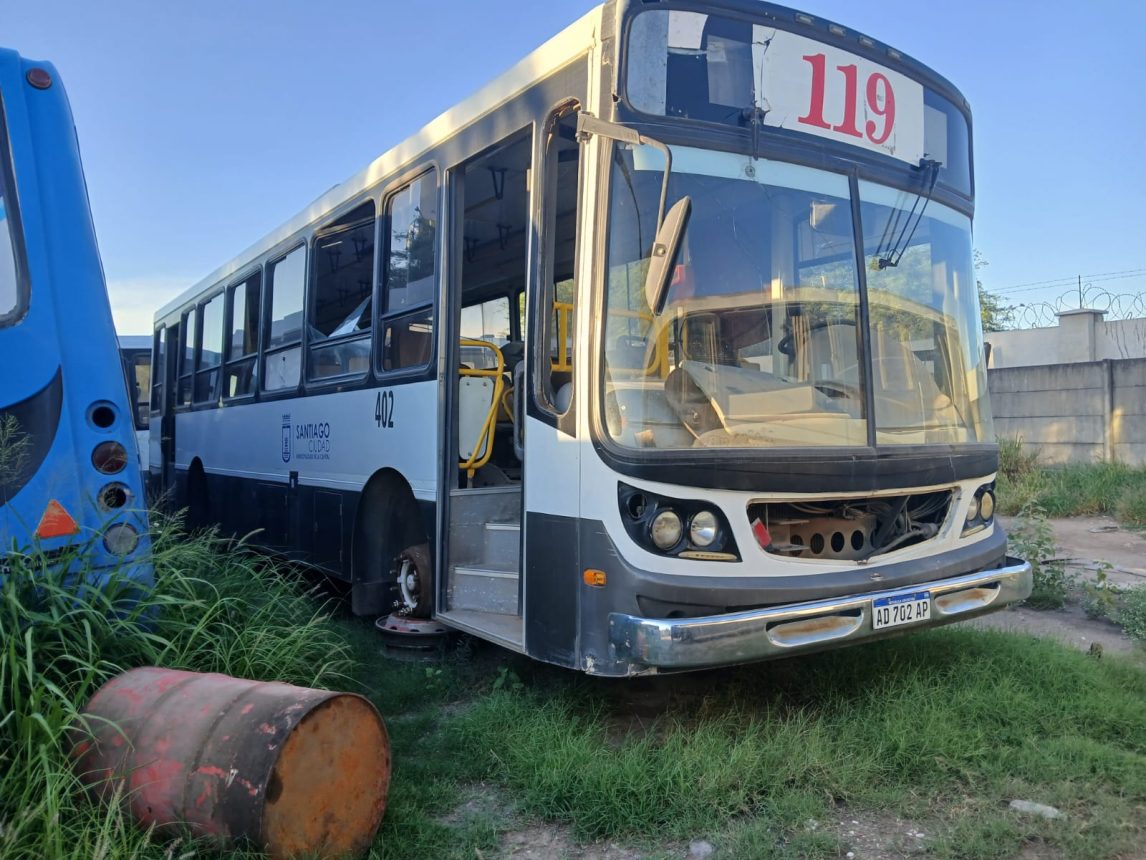 “El abandono es absoluto, tenemos miedo de salir a trabajar”: preocupa el estado de las unidades del transporte público