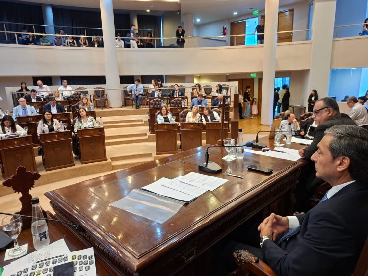 Sesión en la Legislatura: fuerte respaldo a los legisladores nacionales y puesta en valor de la recomposición salarial