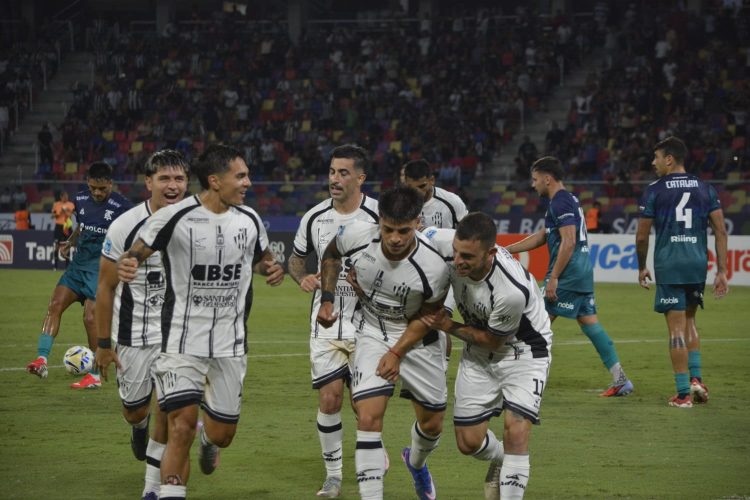 Central Córdoba volvió a sonreír con un claro triunfo ante Talleres
