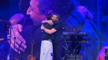Luciano Pereyra brilló en el Festival del Artesano y cantó la guaracha que compuso junto a Dany Hoyos