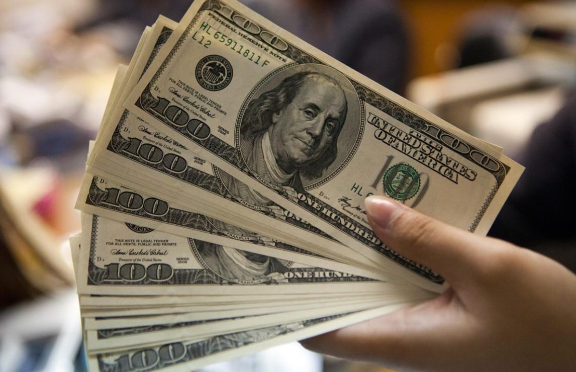 El dólar oficial inició febrero al alza, mientras el Banco Central alcanza reservas récord desde 2021