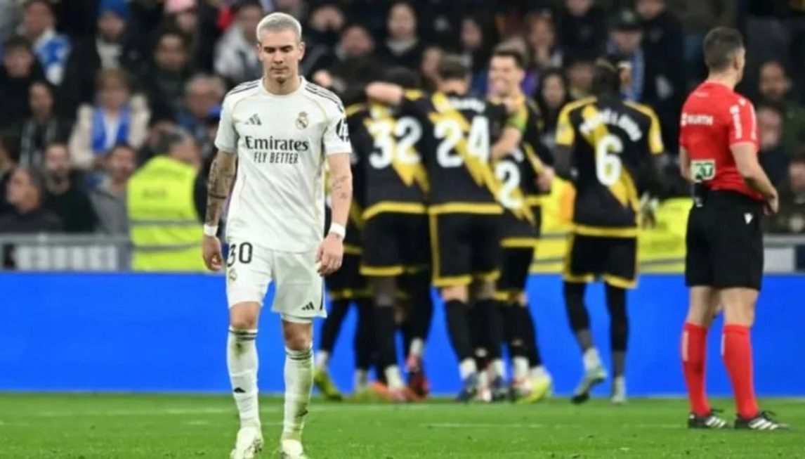 No se salvó ni Mastantuono en el Real Madrid: salió sustituido y fue silbado por los hinchas
