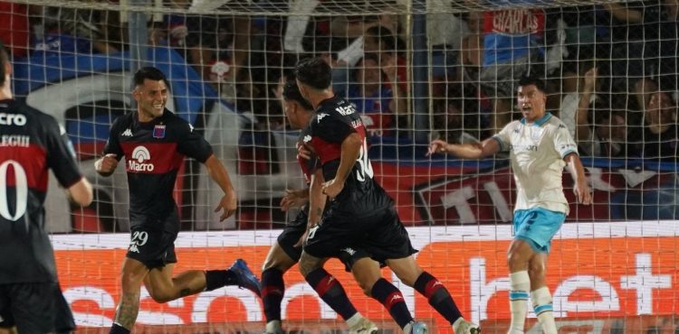 Racing cayó ante Tigre y profundiza su crisis en el Apertura