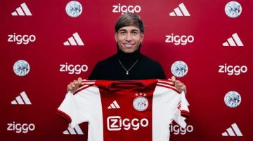 Ajax presentó a Maher Carrizo: “Apenas apareció este club no dudé en venir, estoy muy feliz””
