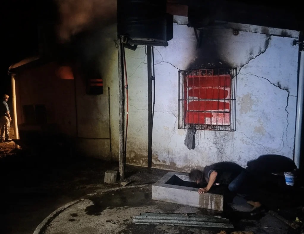 Feroz incendio redujo a cenizas una humilde vivienda en el interior santiagueño
