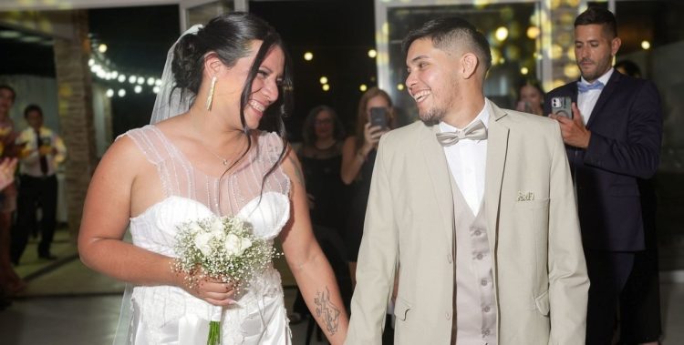 Una pareja trans se casó por iglesia y el Arzobispado lo anuló