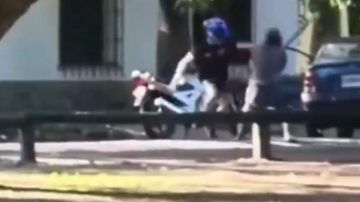 Relatos salvajes en Berazategui: un motociclista mató a golpes a un automovilista tras una discusión de tránsito