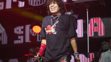 “Paro cinco minutos antes que me caiga”: la frase de La Mona Jiménez que encendió la alarma en su último show