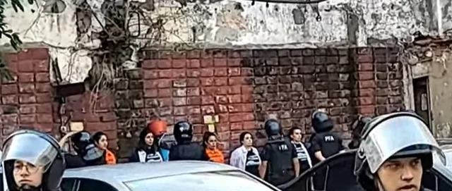Ley de Glaciares: activistas saltaron la reja del Congreso y fueron detenidos