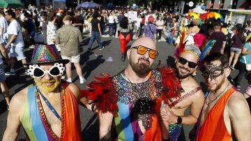 Masiva marcha del colectivo LGBTI+ antifascista y antirracista en todo el país