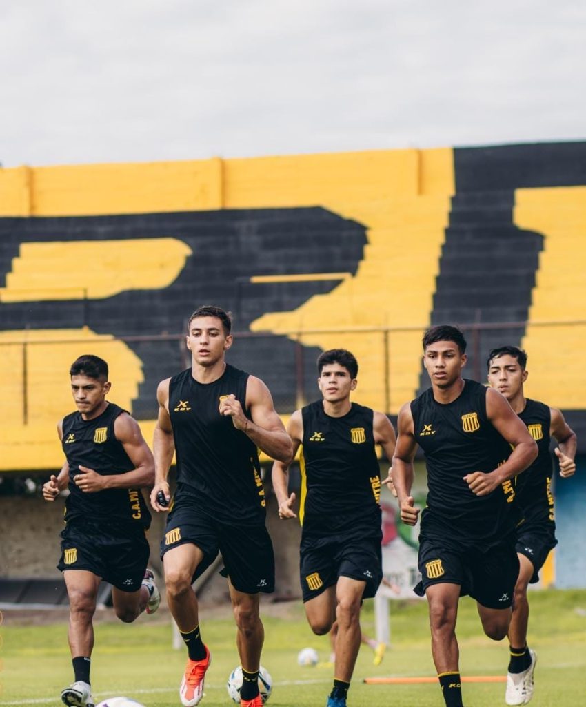 El plantel intensifica su preparación de cara al inicio del torneo