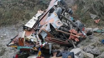 Al menos 18 muertos tras la caída de un micro al río Trishuli en Nepal