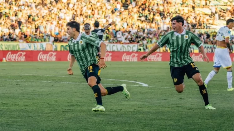 Sobre el final, Aldosivi le sacó el triunfo a Rosario Central en Mar del Plata