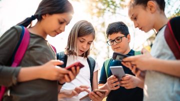 España blinda el entorno digital: Prohibirá el uso de redes sociales a menores de 16 años
