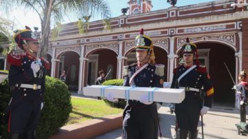 Trasladan el sable corvo de San Martín hacia el Regimiento de Granaderos