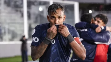 Sebastián Villa espera un llamado de Riquelme para definir su posible regreso a Boca