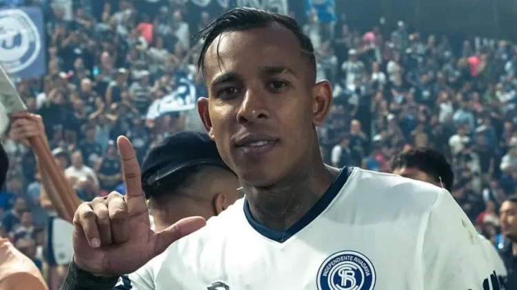 Villa les contestó a los hinchas de Boca que lo criticaron por su coqueteo con River: “Soy un trabajador”