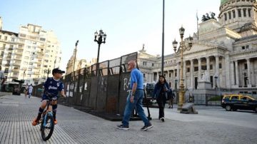A la espera de la sesión por la reforma laboral, el Congreso permanece blindado