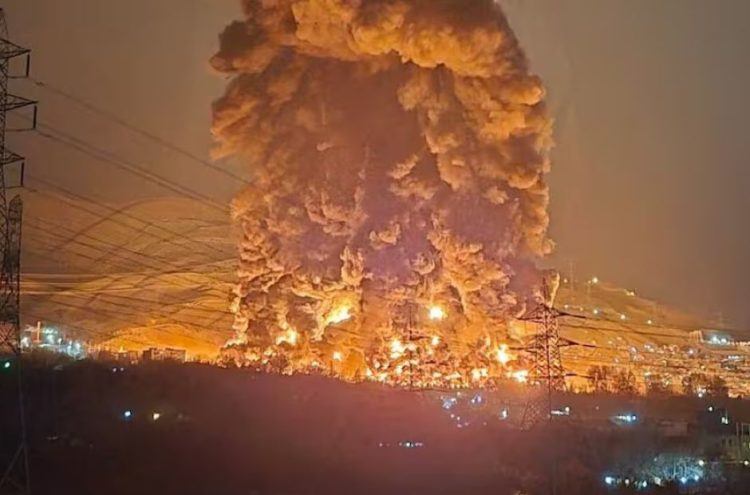 Israel bombardea refinerías y depósitos de combustible en el corazón de Irán