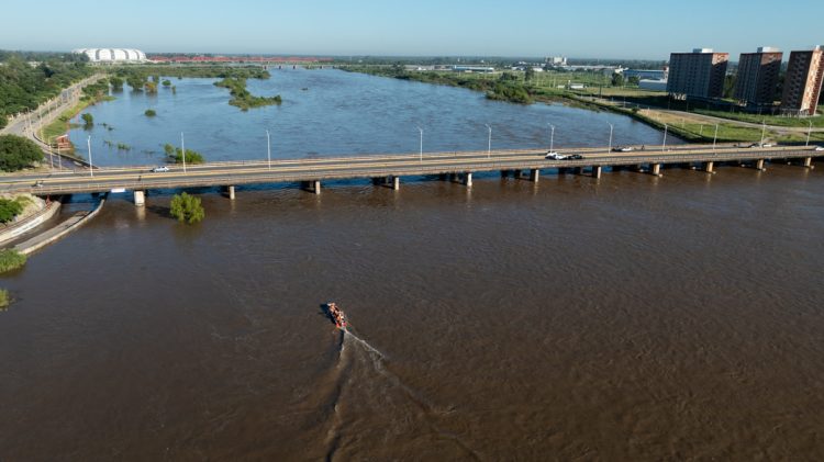 Sube el nivel de erogación desde Río Hondo: superó los 1800 m3/s esta tarde