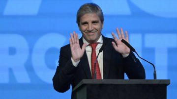 Caputo: “Si el BCRA no comprara u$s100 millones por día, el dólar estaría a $1.100″
