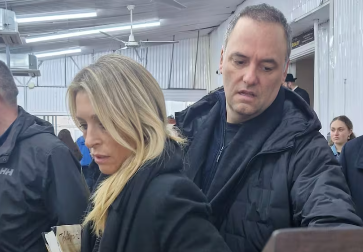 El abogado de Cristina Kirchner denunció penalmente a Manuel Adorni por incluir a su esposa en la comitiva que viajó a Nueva York