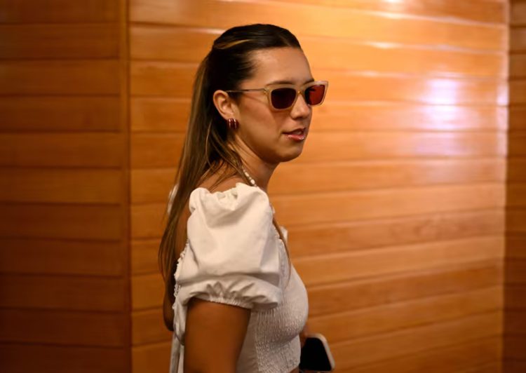 Agostina Páez regresa a Santiago tras dos meses de tensión: seguilo en vivo