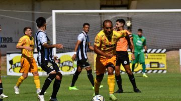 Racing(c) y Mitre se miden en Nueva Italia por la Primera Nacional