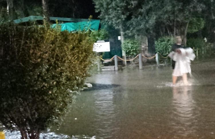 Las Termas: familias fueron trasladadas al exhospital ante el desborde del río