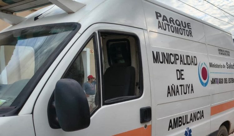 Añatuya: un joven fue hospitalizado tras golpearse la cabeza y convulsionar en pleno partido de fútbol