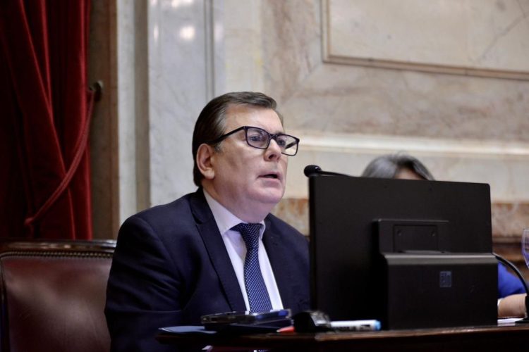 El senador Zamora impulsa el tratamiento del proyecto para penalizar la difusión no consentida de imágenes íntimas