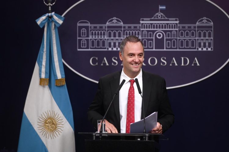 Adorni anunció el fortalecimiento de las Fuerzas Armadas y el envío de un paquete de reformas al Congreso