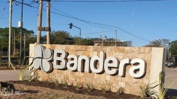 Hecho insólito en Bandera: robó una camioneta de Tránsito, chocó y huyó corriendo