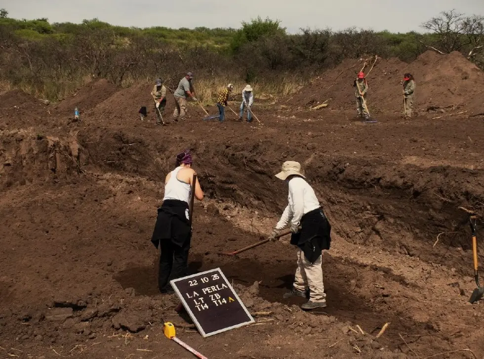 Histórico: identifican a 12 desaparecidos en una fosa común del ex centro clandestino La Perla