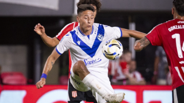 Vélez le ganó a Estudiantes en La Plata y manda en soledad en la zona A