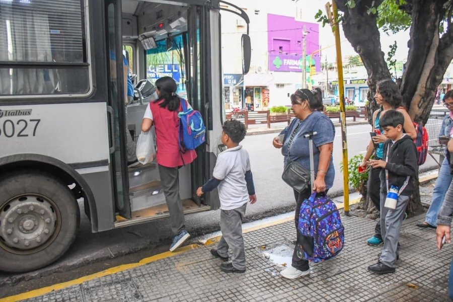 La intendente Fuentes aseguró la continuidad del boleto estudiantil gratuito para el nivel primario