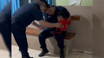 Corrió a la Comisaría porque su hijo casi no respiraba: los policías le salvaron la vida 