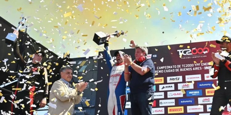 Franco Riva ganó el TC2000 en el circuito callejero de Buenos Aires ante más de 70 mil personas