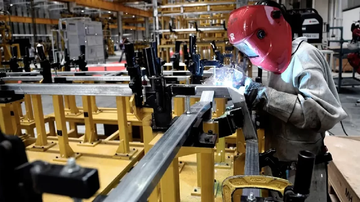 “Sin industria no hay nación”: el fuerte reclamo de la UIA que hace eco en Santiago y el Norte