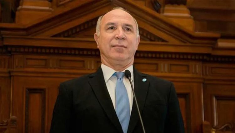 El ministro Ricardo Lorenzetti llega a Santiago para presentar su nuevo libro en la UCSE