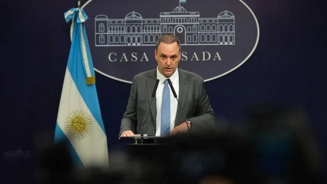 En Casa Rosada se debate la salida de Adorni en medio de críticas y denuncias